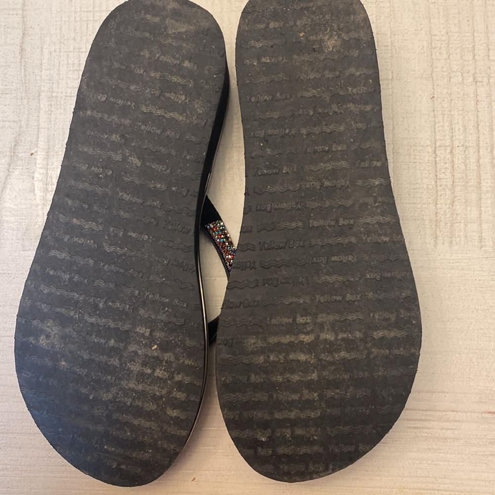 Yellow Box flip flops - Picture 4 of 4